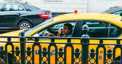 Картинка к материалу: «В России предложили временно допустить мигрантов к работе водителями такси»